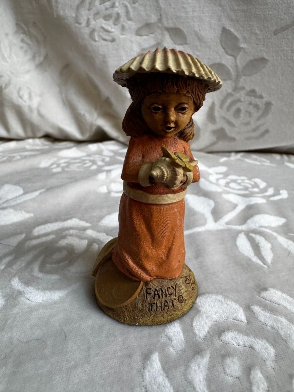 Tom Clark Gnome 4.5" Fancy That Girl with Seashell, #85, Cairn Studio 1997